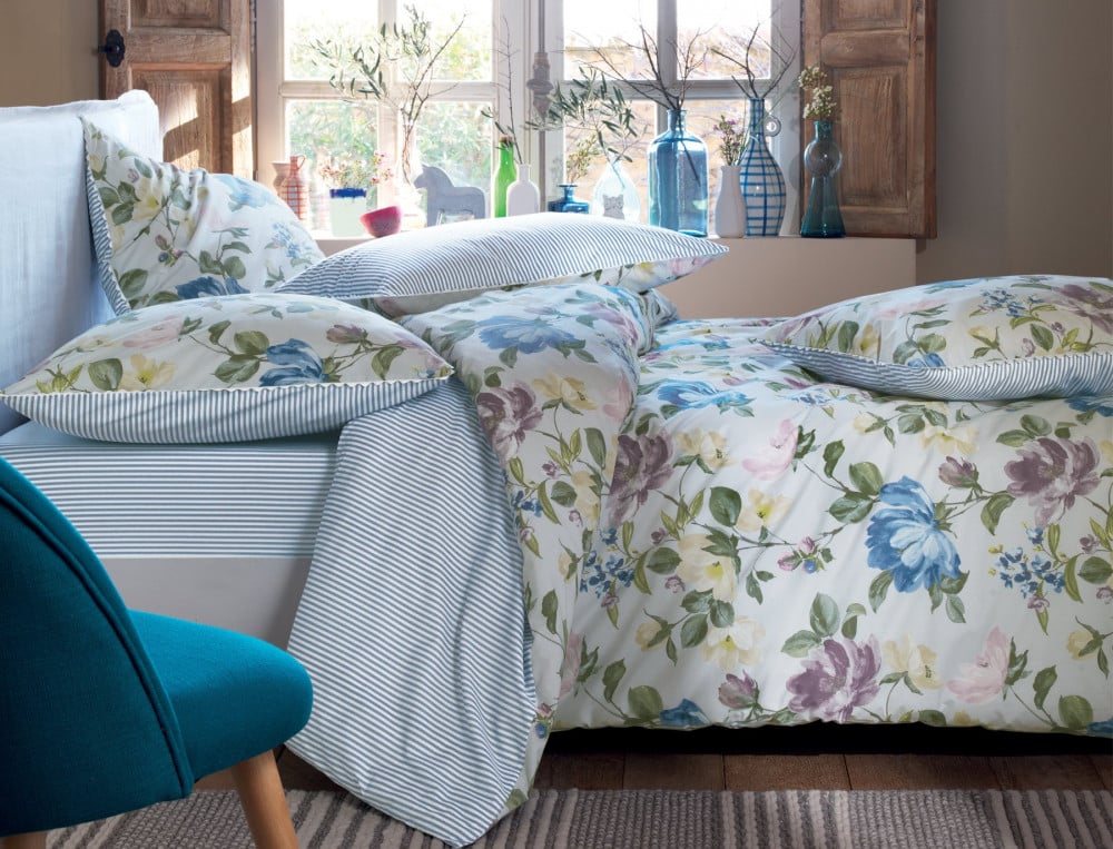 Housse de couette percale réversible imprimé fleuri et rayée finition croquet Le jardin de Marie