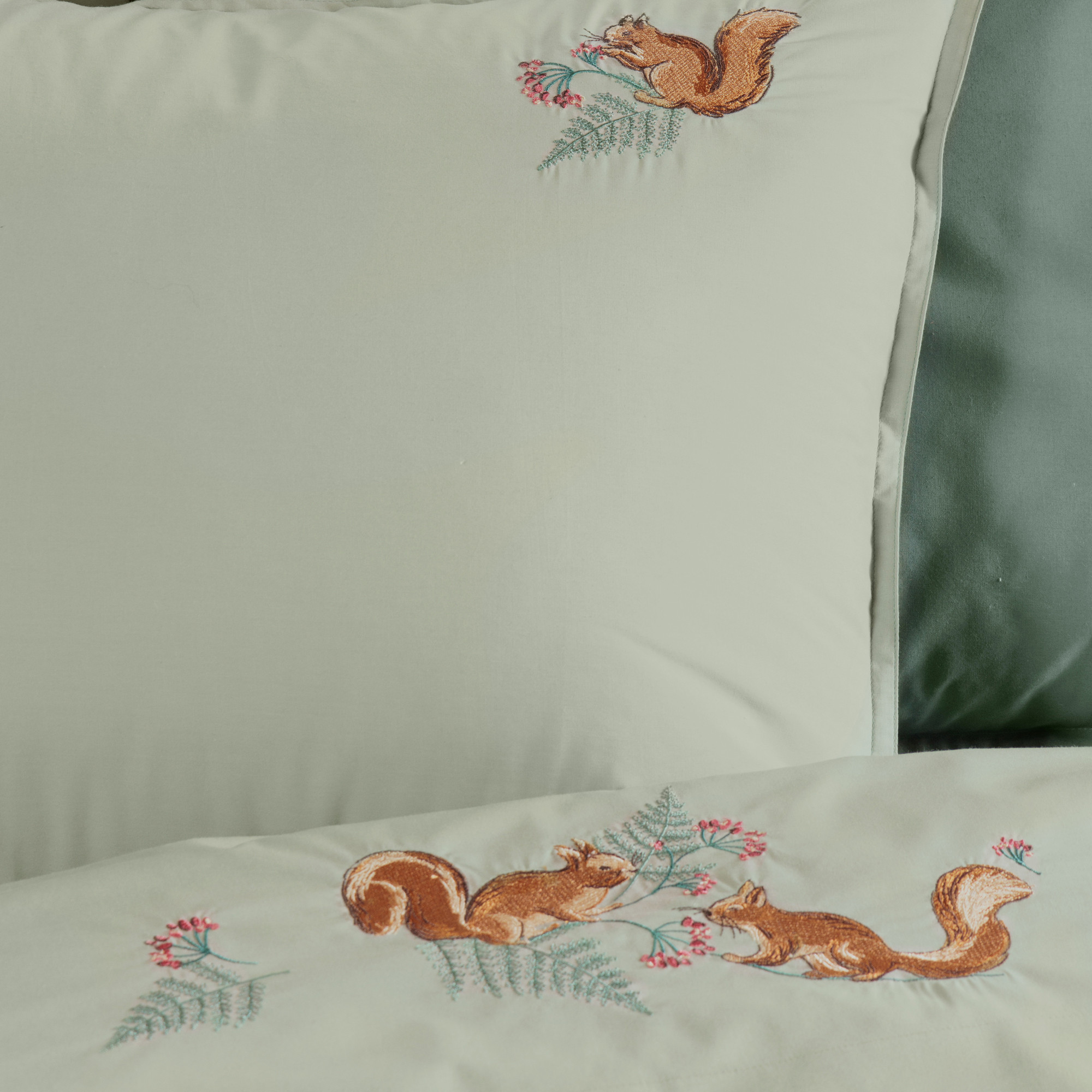/fr/la-chambre/linge-de-lit/housse-de-couette/housse-de-couette-les-ecureuils/