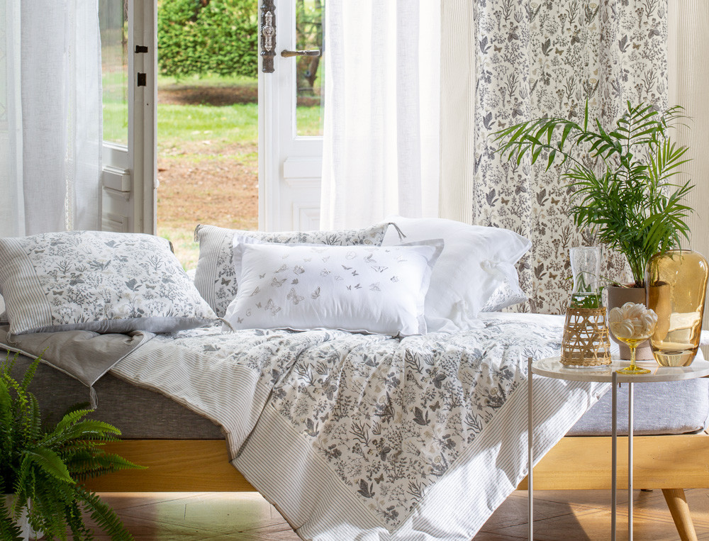 /fr/la-deco/coussins/housse-de-coussin-imprimee-histoire-d-ailes/