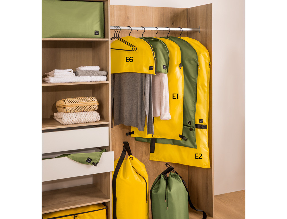 /fr/la-chambre/rangement-dressing/housse-pliable-perigot/
