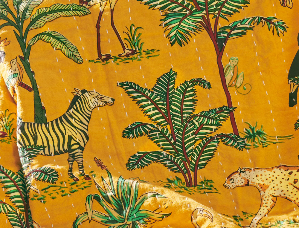 /fr/la-deco/plaids-et-courtepointes/jete-de-canape-jaune-pause-tropicale/