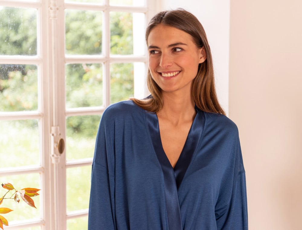 /fr/les-vetements-d-interieur/femme/robe-de-chambre-et-kimono/kimono-bleu-sortilege/