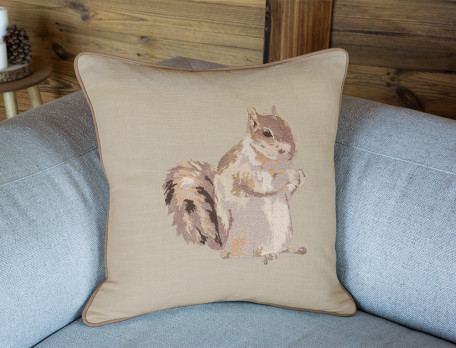 Kissen mit Eichhörnchen-Stickerei Walderlebnis