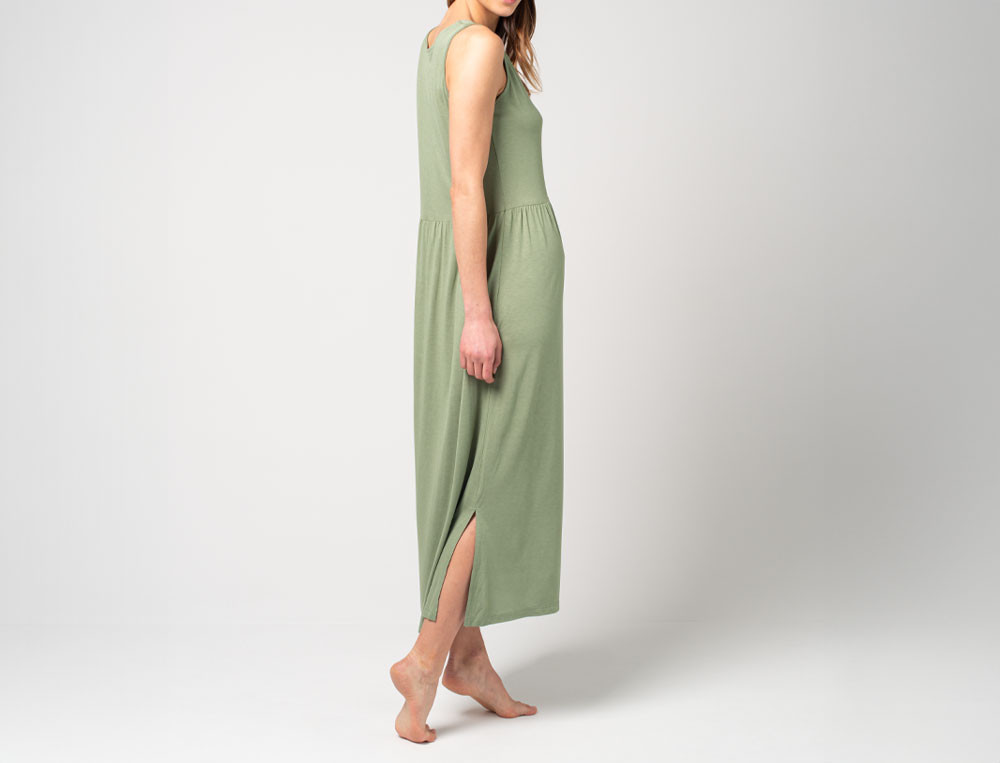 Langes Kleid olivgrün mit breiten Trägern Sommerfreude