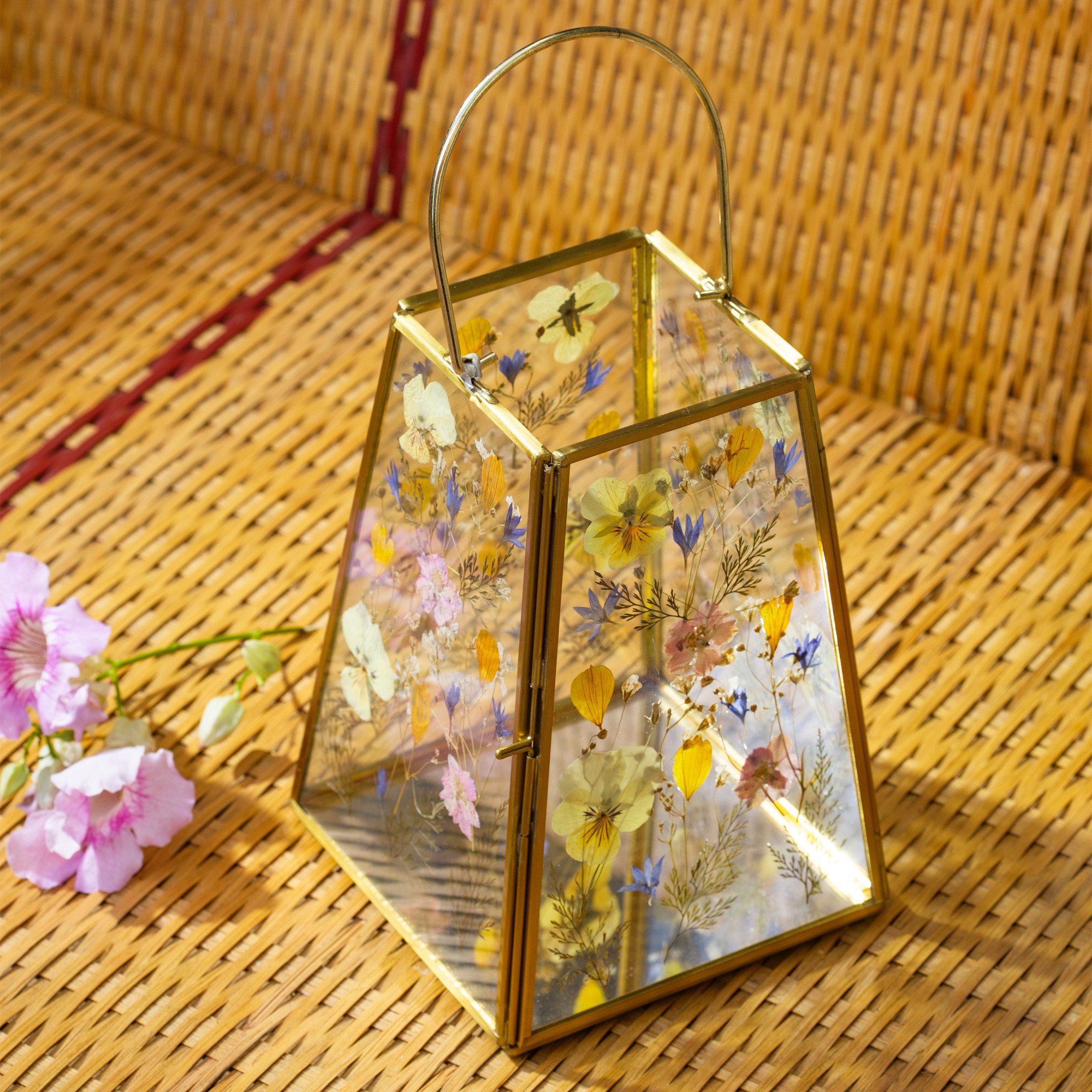 /fr/la-deco/accessoires/lanterne-en-verre-myriade-fleurie/