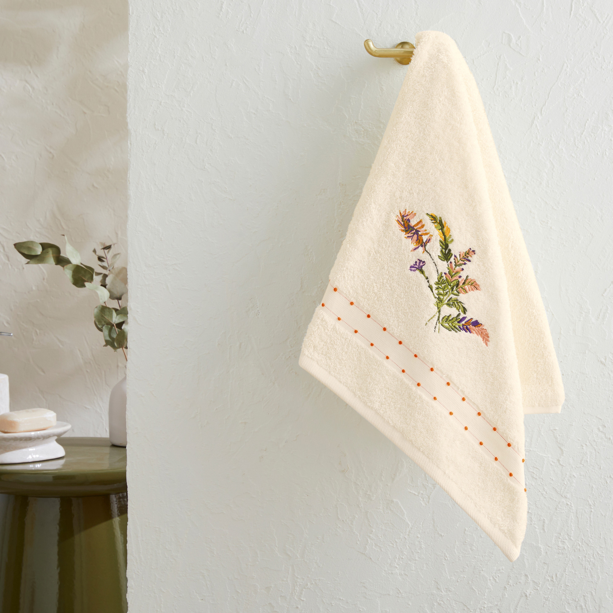 /fr/la-salle-de-bain/linge-de-toilette/linge-de-toilette-fantaisie/linge-de-bain-brode-casa-flora/