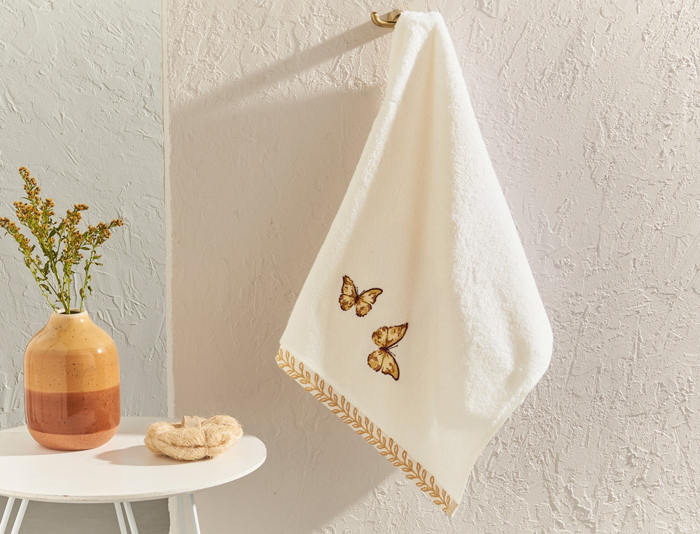/fr/la-chambre/linge-de-lit/linge-de-bain-brode-de-fleur-en-fleur/