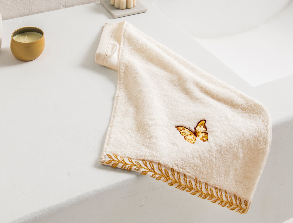 /fr/la-chambre/linge-de-lit/linge-de-bain-brode-de-fleur-en-fleur/