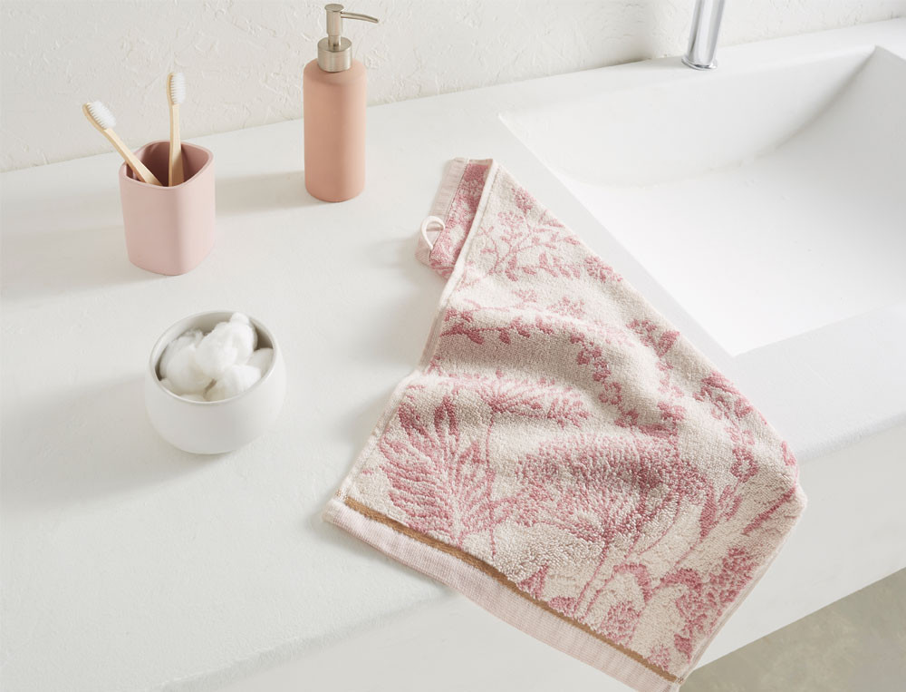 /fr/la-chambre/linge-de-lit/linge-de-bain-jacquard-balade-folk/