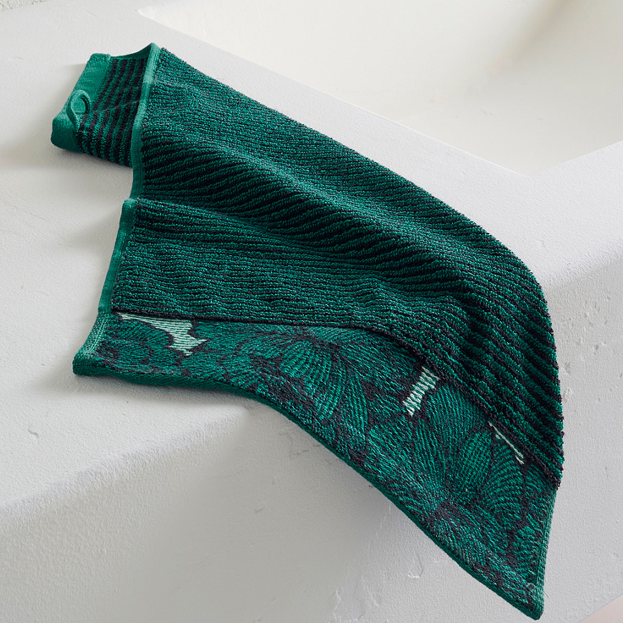 /fr/la-salle-de-bain/linge-de-toilette/linge-de-toilette-fantaisie/linge-de-bain-jacquard-raye-byzance/