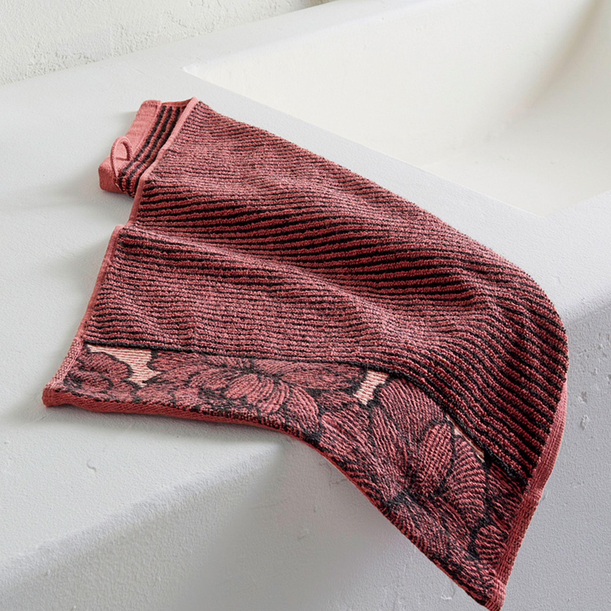 /fr/la-salle-de-bain/linge-de-toilette/linge-de-toilette-fantaisie/linge-de-bain-jacquard-raye-byzance/