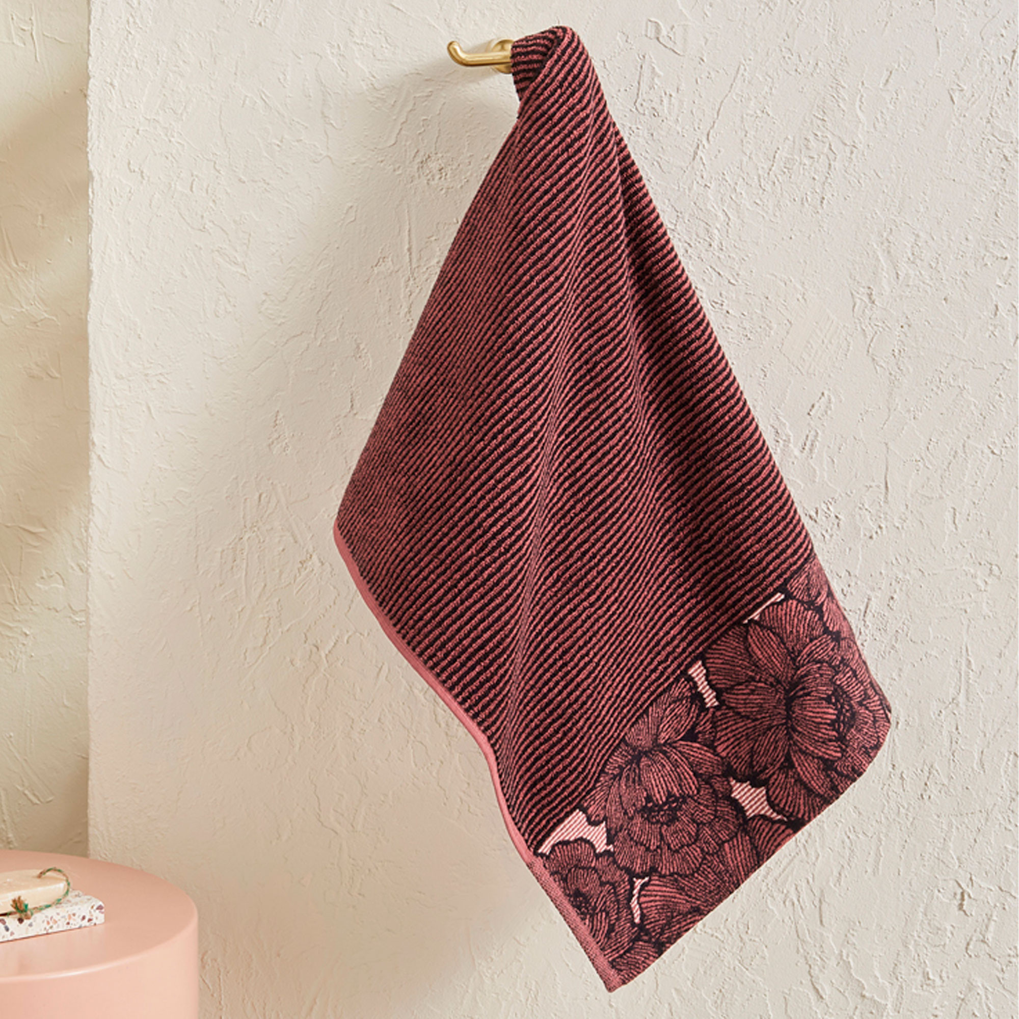 /fr/la-salle-de-bain/linge-de-toilette/linge-de-toilette-fantaisie/linge-de-bain-jacquard-raye-byzance/