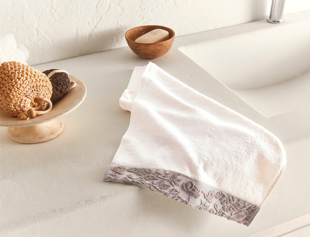 /fr/idees-cadeaux/broderie-personnalisee/linge-de-toilette/linge-de-bain-petales-de-rosee/