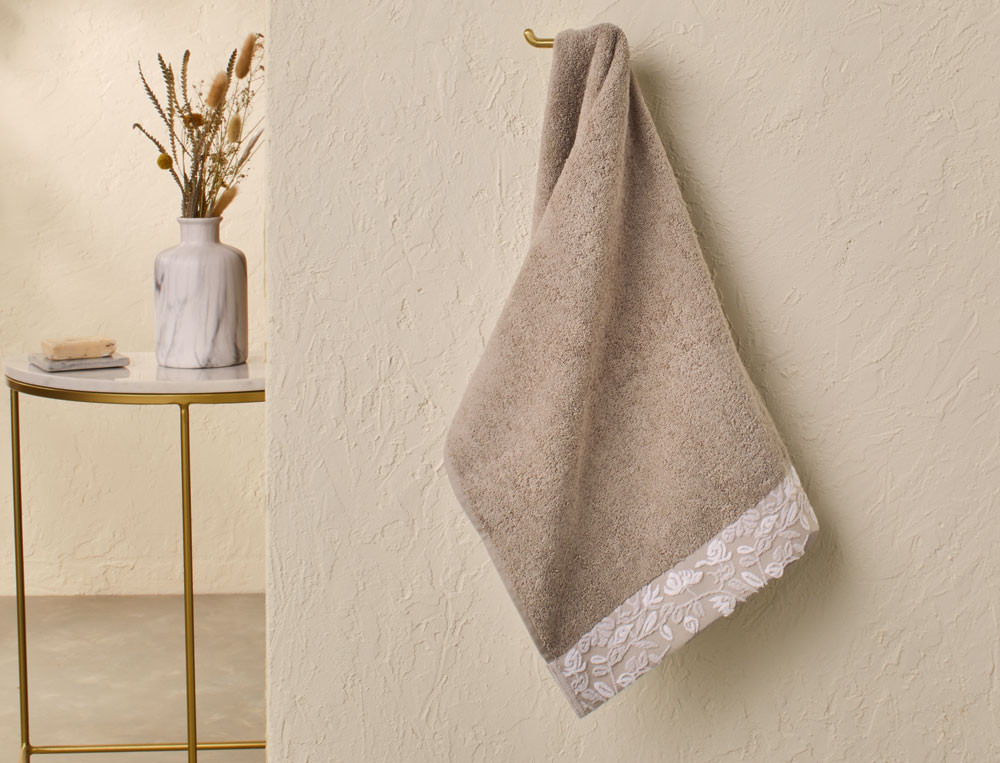 /fr/idees-cadeaux/broderie-personnalisee/linge-de-toilette/linge-de-bain-petales-de-rosee/