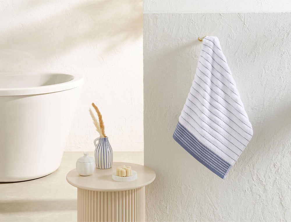 /fr/la-salle-de-bain/linge-de-toilette/linge-de-toilette-fantaisie/linge-de-bain-raye-a-tire-d-aile/