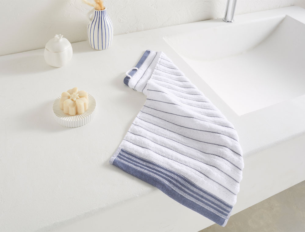 /fr/la-salle-de-bain/linge-de-toilette/linge-de-toilette-fantaisie/linge-de-bain-raye-a-tire-d-aile/