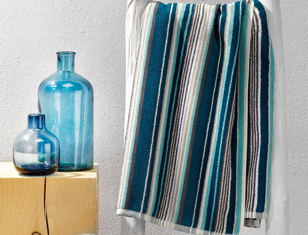 /fr/la-salle-de-bain/linge-de-toilette/linge-de-toilette-fantaisie/linge-de-bain-raye-baies-celestes/