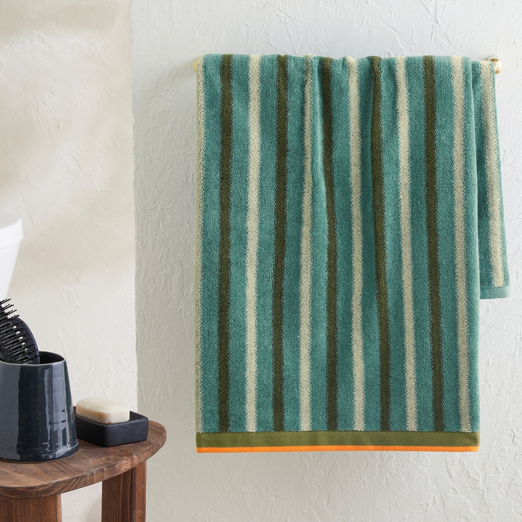 /fr/la-salle-de-bain/linge-de-toilette/linge-de-toilette-fantaisie/linge-de-bain-rayures-jacquard-breda/