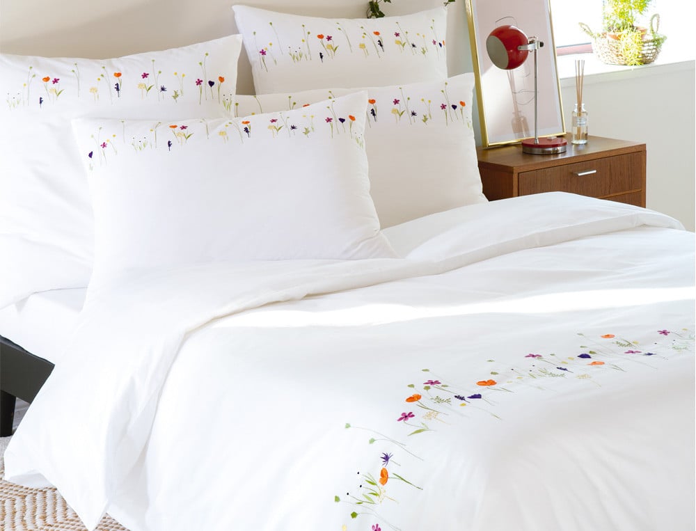 Linge de lit percale brodé de fleurs multicolores En promenade