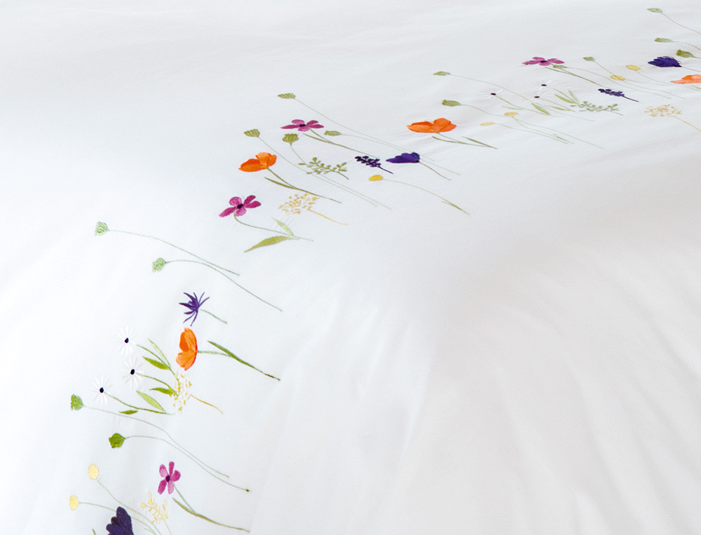 Linge de lit percale brodé de fleurs multicolores En promenade