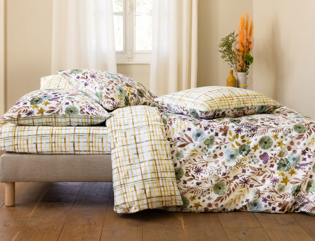 Linge de lit percale 100% coton imprimé fleuri multicolore associé à un imprimé de carreaux verts Fleurs d\'anis