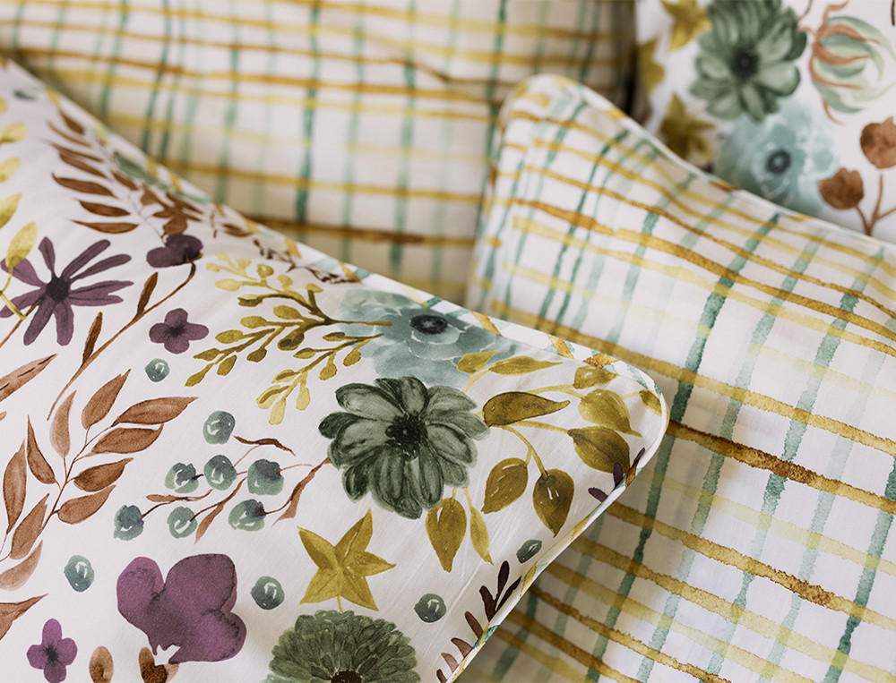 Linge de lit percale 100% coton imprimé fleuri multicolore associé à un imprimé de carreaux verts Fleurs d'anis