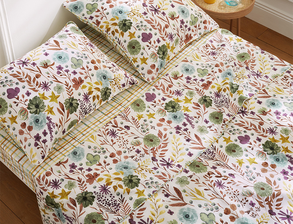 Linge de lit percale 100% coton imprimé fleuri multicolore associé à un imprimé de carreaux verts Fleurs d'anis