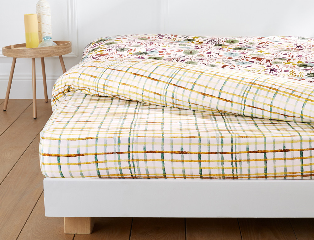 Linge de lit percale 100% coton imprimé fleuri multicolore associé à un imprimé de carreaux verts Fleurs d'anis