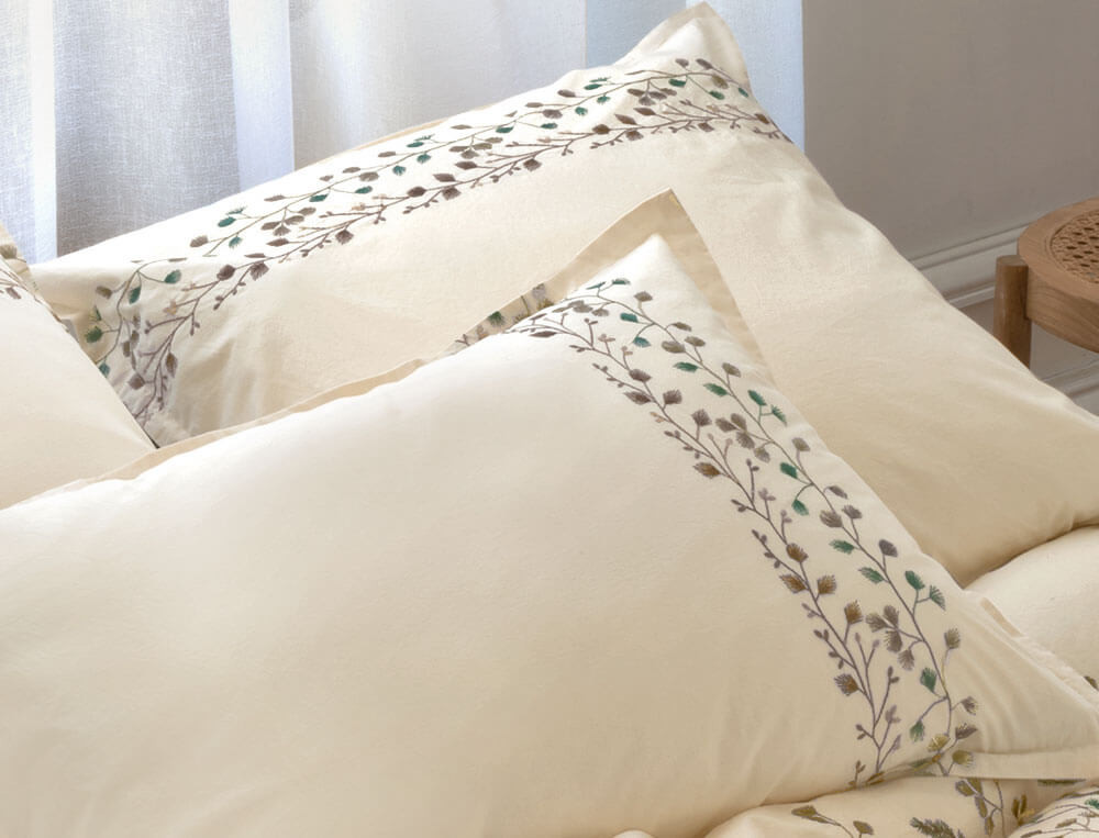 Linge de lit brodé en percale lavée 100% coton Mascarpone