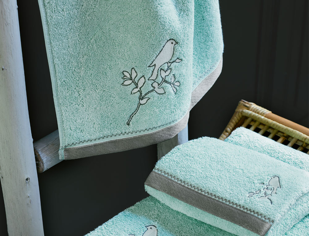 /fr/idees-cadeaux/broderie-personnalisee/linge-de-toilette/linge-de-toilette-brode-dans-les-nuages/