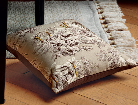 Lot 2 coussins carrés imprimés d'un motif noir et blanc Un safari en or