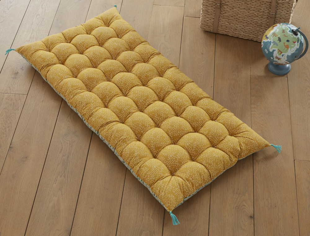 Matelas de sol réversible en coton avec motifs géométriques points capitons, finition pompons Forêt des ours