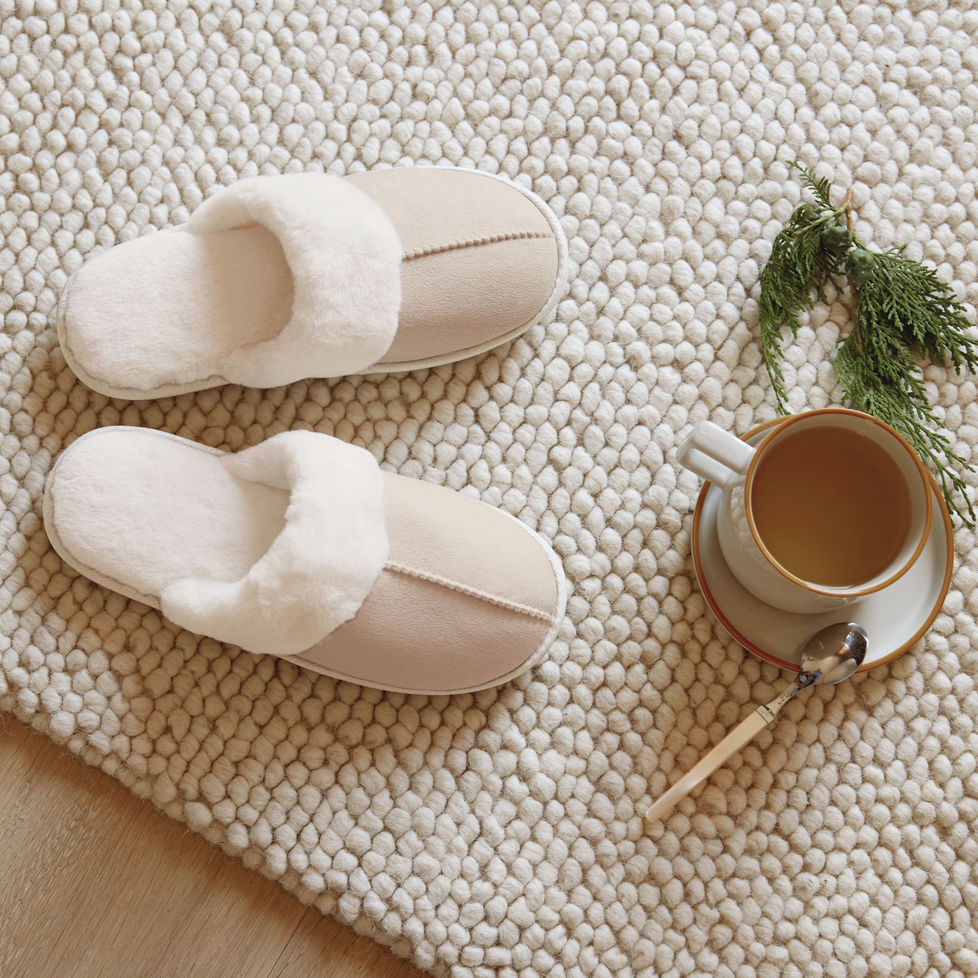 /fr/les-vetements-d-interieur/femme/etole-et-chausson/mules-macchiato/