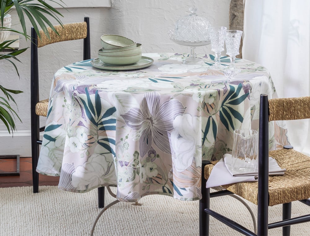 /fr/la-table/nappes/nappes-fantaisies/nappe-calligraphie/