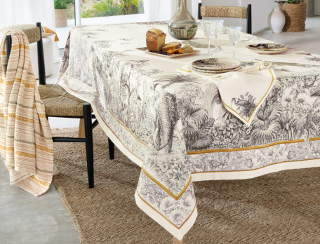 Nappe avec imprimé placé noir et blanc avec touches de jaune en encadrement. 100% coton. Empreintes