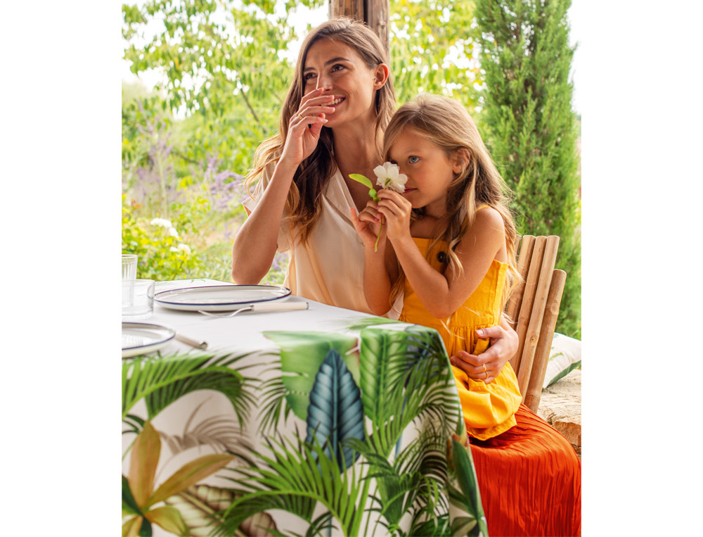 Nappe écrue avec imprimé végétal En pleine nature