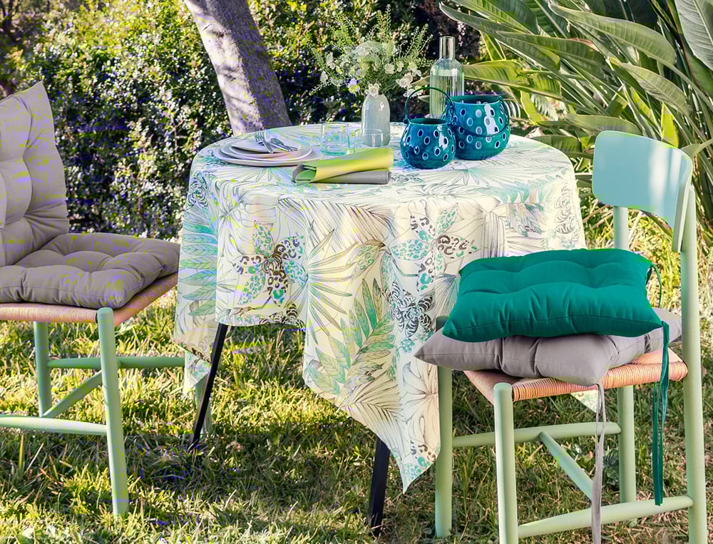 /fr/la-table/nappes/nappes-enduites/nappe-enduite-saveurs-d-ailleurs/