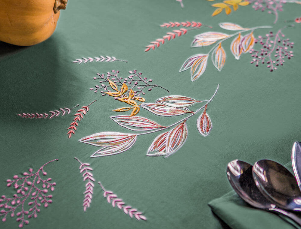 Nappe émeraude brodée popeline 100% coton Nature élégante