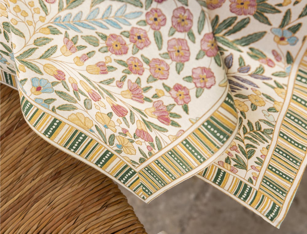 /fr/la-table/nappes/nappes-fantaisies/nappe-shabbira/