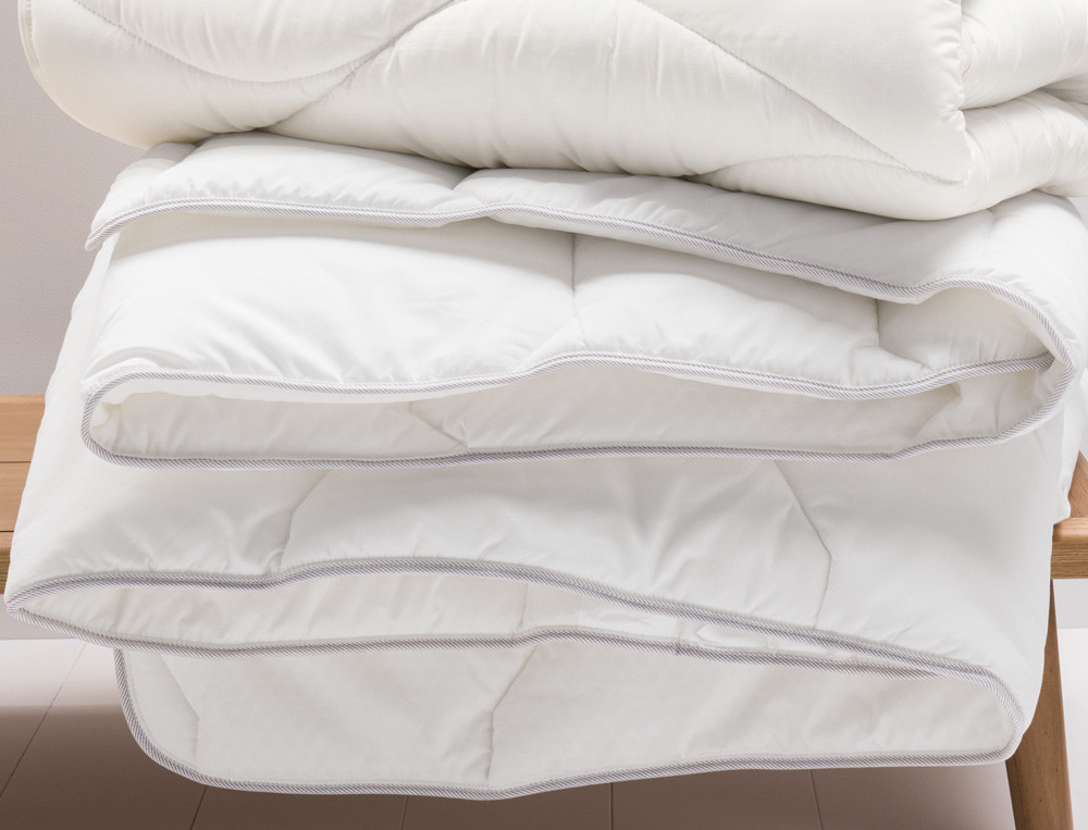 /fr/la-chambre/couettes/couettes-synthetiques/pack-couette-thermocontrol/