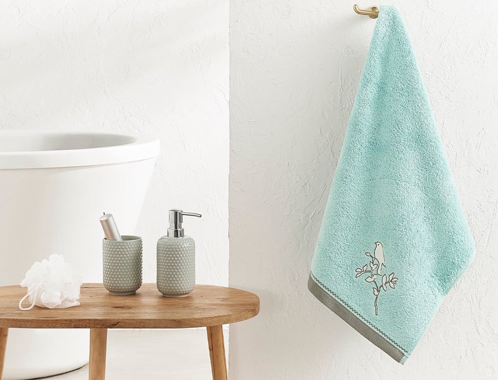 /fr/la-salle-de-bain/linge-de-toilette/linge-de-toilette-fantaisie/pack-linge-de-bain-brode-dans-les-nuages/