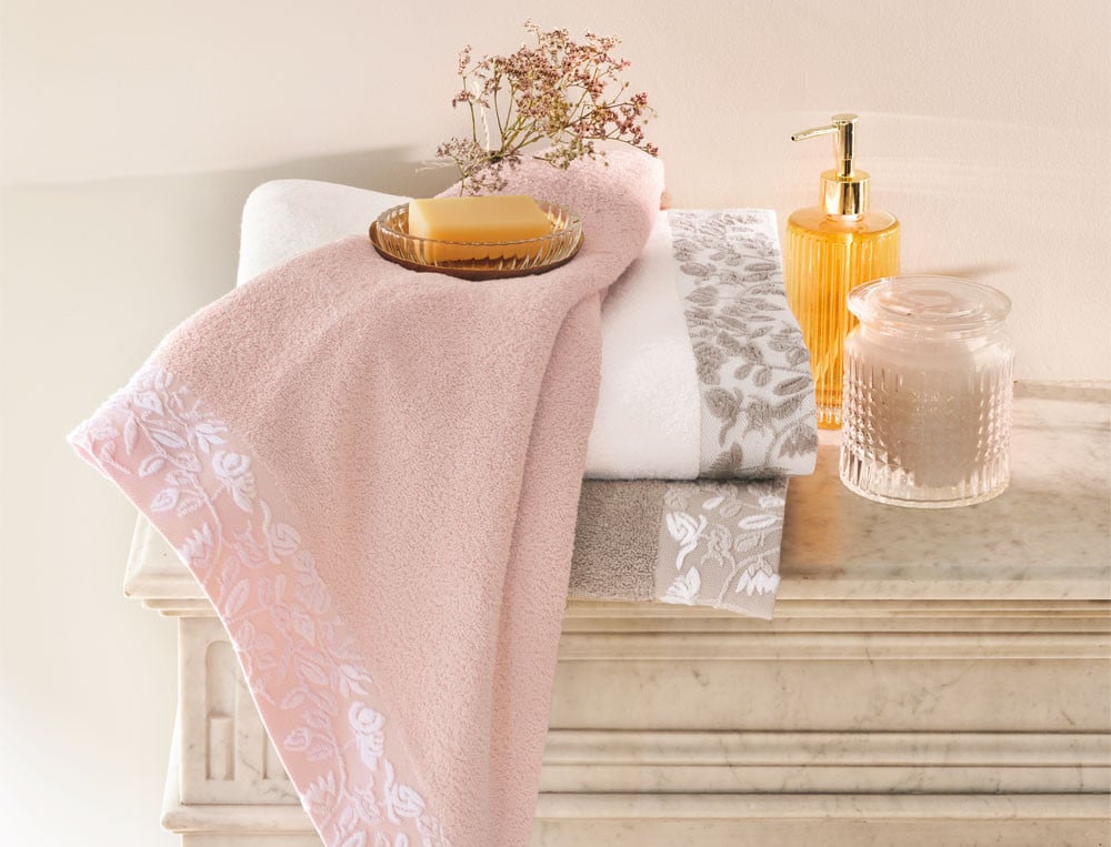 /fr/la-salle-de-bain/linge-de-toilette/linge-de-toilette-fantaisie/pack-linge-de-bain-petales-de-rosee/