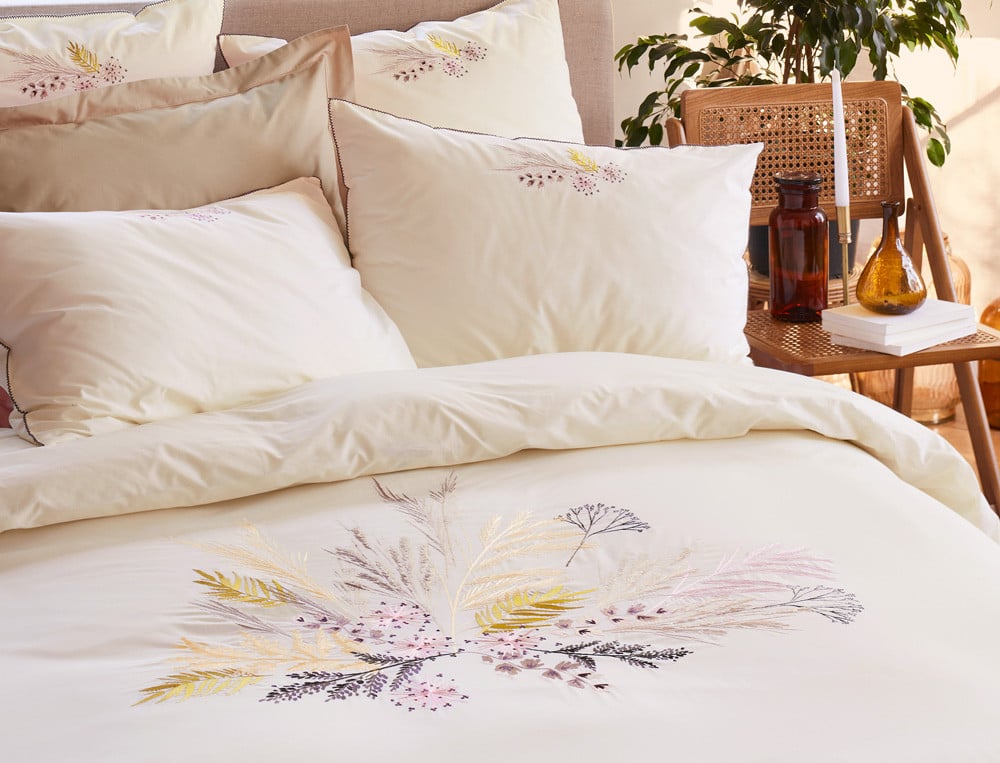 Linge de lit percale broderie placée de graminées multicolores et uni crème Douces graminées