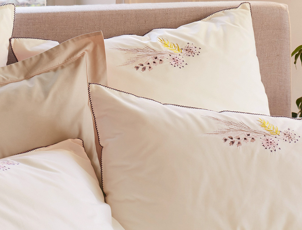 Linge de lit percale broderie placée de graminées multicolores et uni crème Douces graminées