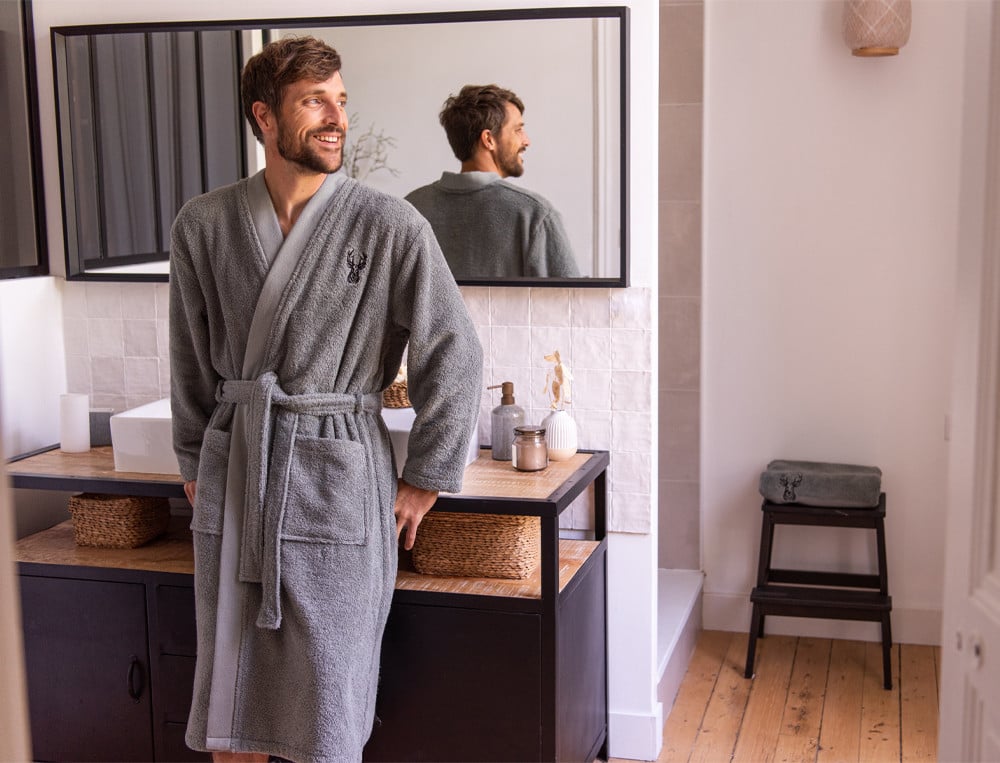 /fr/la-salle-de-bain/peignoirs-de-bain/peignoirs-de-bain-fantaisies/peignoir-de-bain-homme-dans-les-bois/