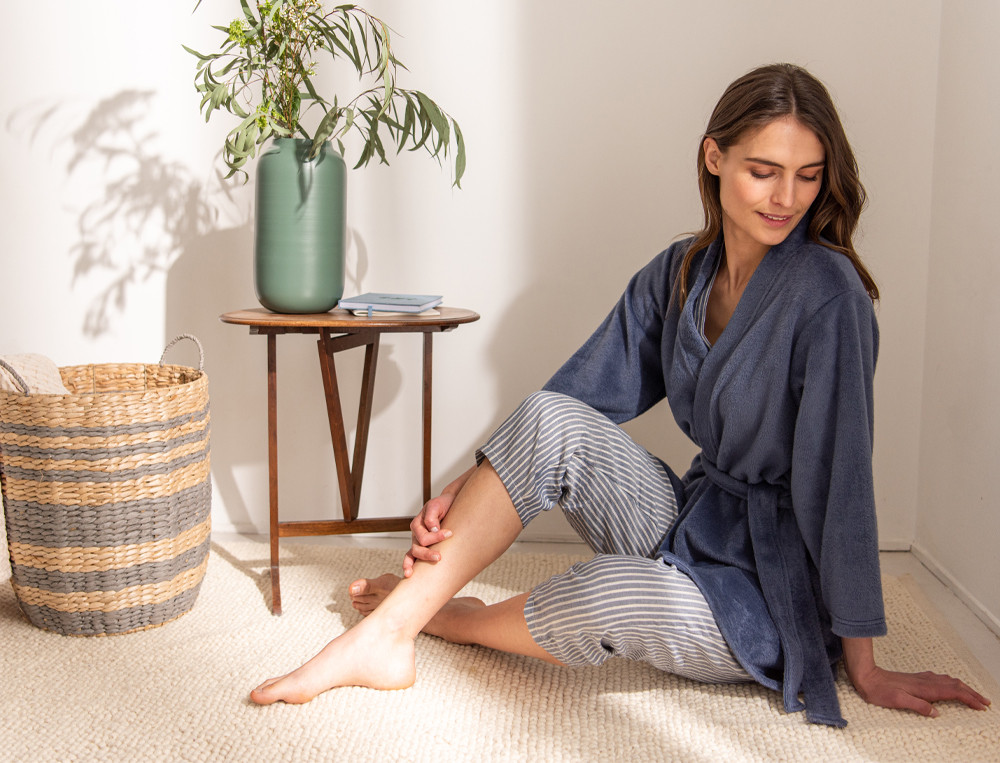 /fr/les-vetements-d-interieur/femme/robe-de-chambre-et-kimono/peignoir-reflets-bleus/