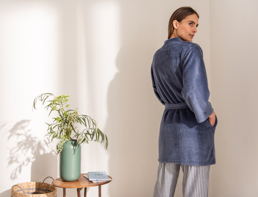 /fr/les-vetements-d-interieur/femme/robe-de-chambre-et-kimono/peignoir-reflets-bleus/