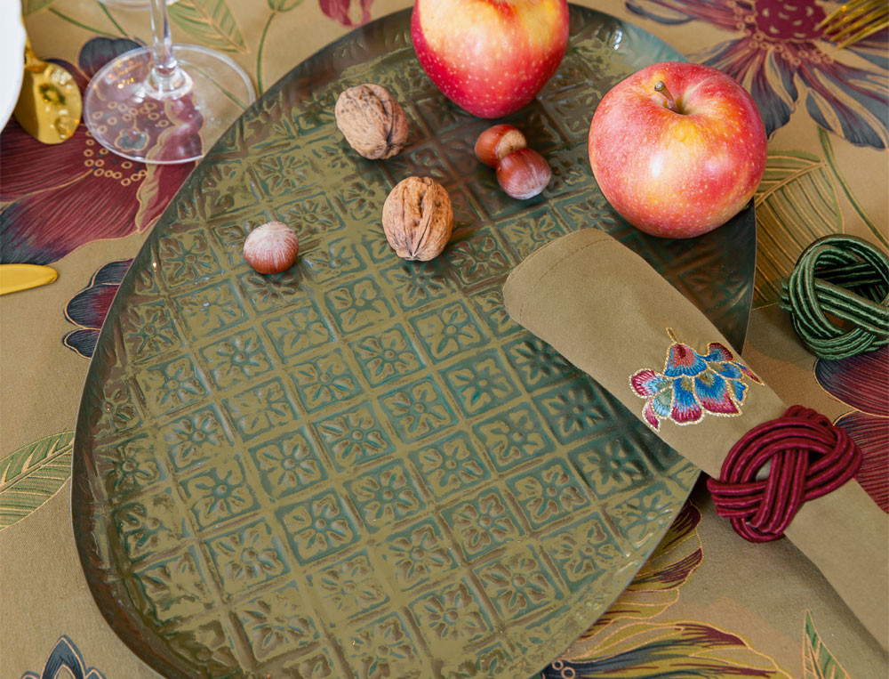 /fr/la-deco/noel/plateau-d-or-et-d-epices/