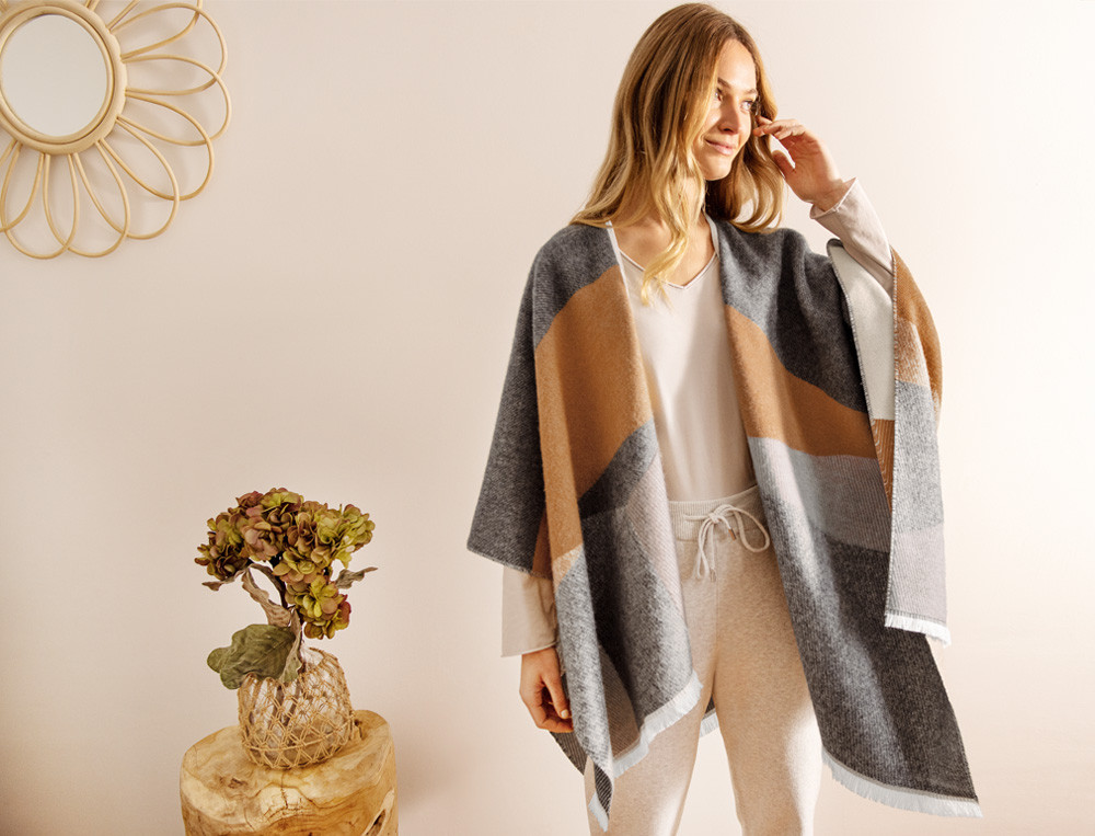 Poncho Muster ecrufarben Auszeit