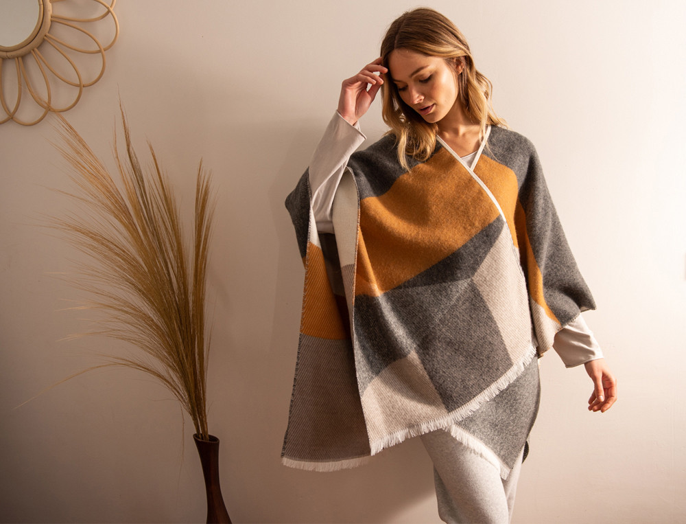 Poncho Muster ecrufarben Auszeit